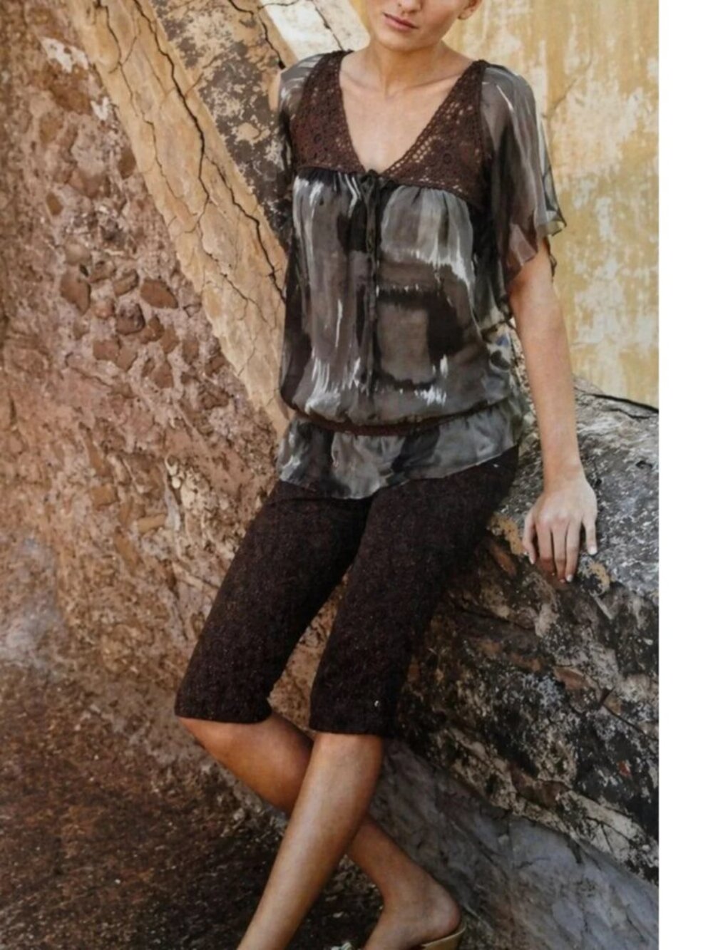 NWT Boutique Black, Brown & Taupe Silk Top w/ Flutter Sleeves